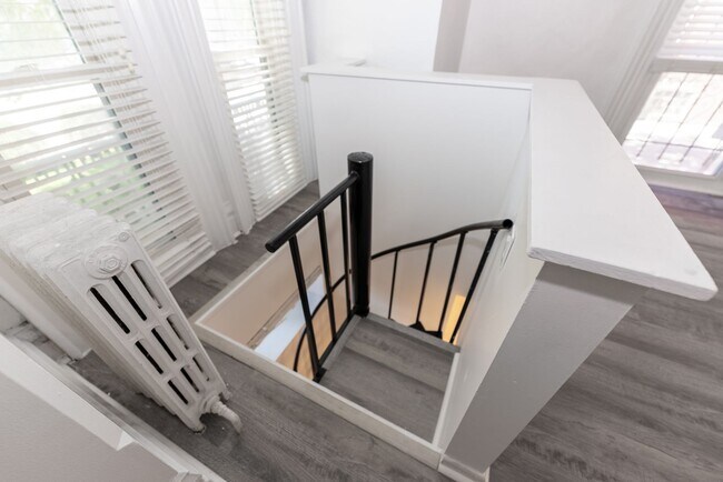 Building Photo - One Bedroom Micro Apartment S1 | Shadyside...