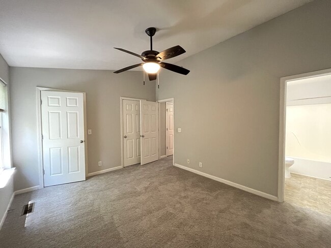 Building Photo - Great townhouse for rent in Murfreesboro!