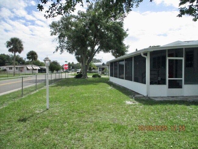Building Photo - Charming 2-bedroom, 1-bathroom home locate...