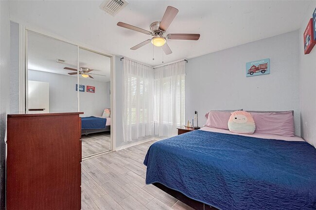 Building Photo - 8711 Pines Pl Dr