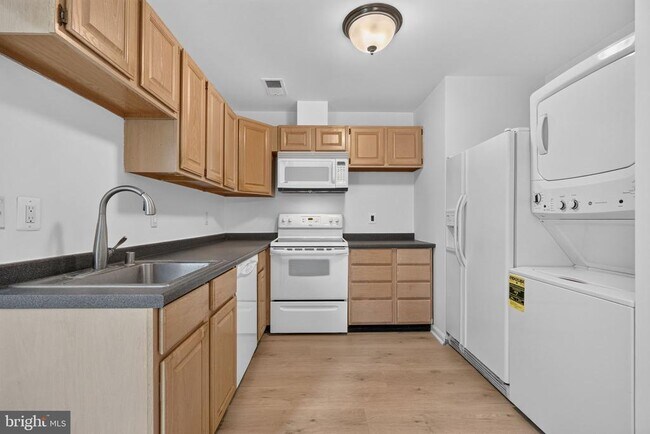 Building Photo - 1703 Westwind Way