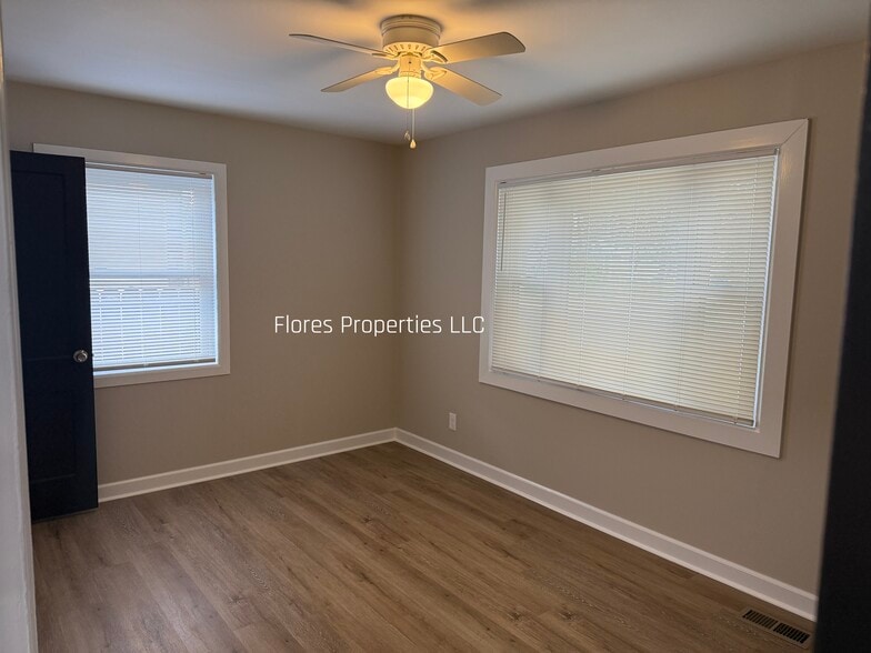 Building Photo - 1053 Oakland Park Ave