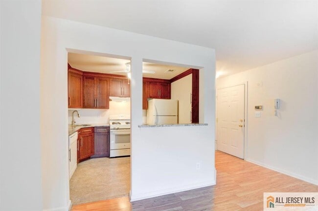 Building Photo - 1909 Tanglewood Ct