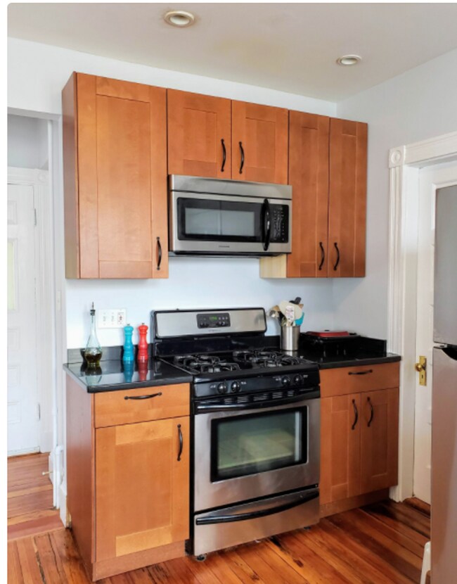 Building Photo - 12 Oliver Rd