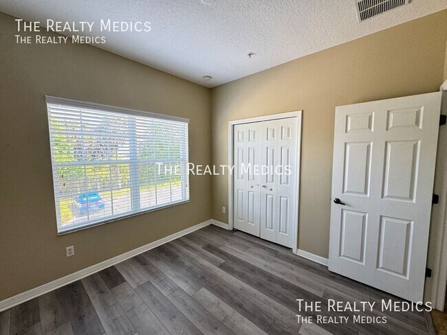 Building Photo - 2898 Oakwater Dr