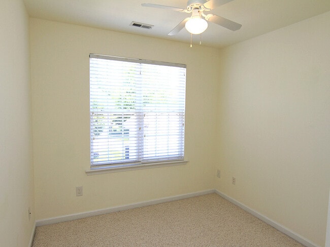 Building Photo - Spacious South Durham Townhouse!