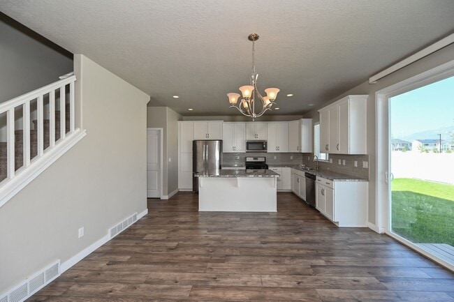 Building Photo - Beautiful Spacious Home in Bluffdale!