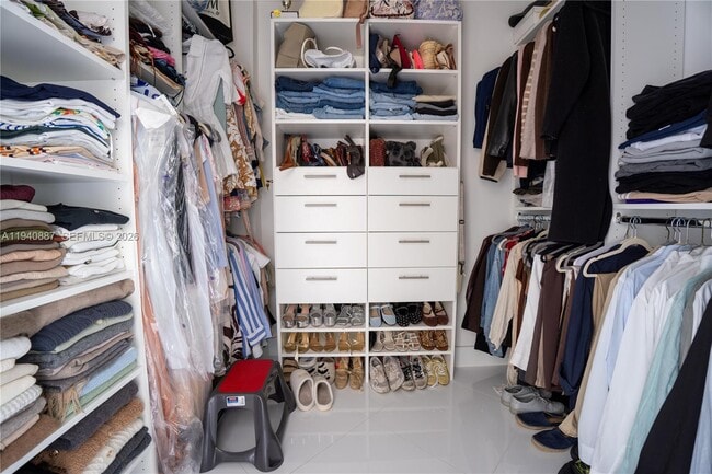 Building Photo - 1000 W Island Blvd