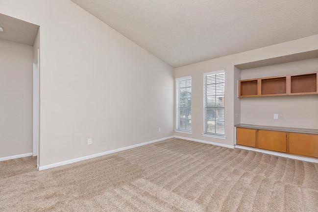 Building Photo - 1 bedroom in Dallas TX 75223