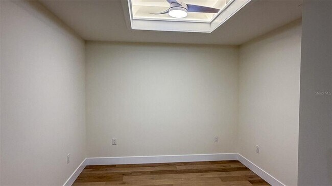 Building Photo - 1 Beach Dr SE