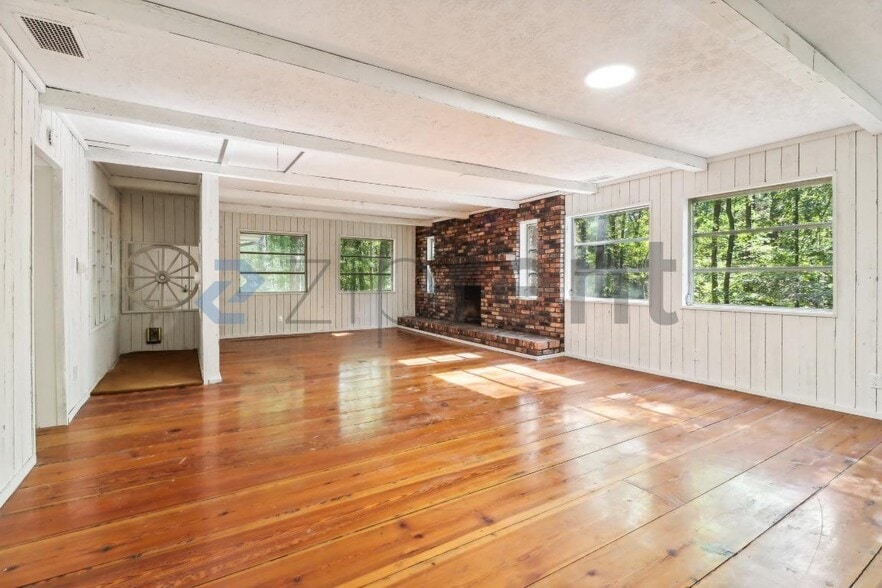 Building Photo - 4810 Chapel Hill Rd