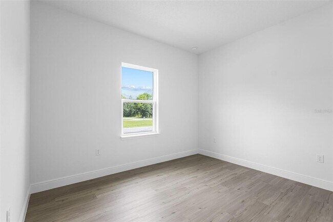 Building Photo - 1071 W Hampshire Blvd