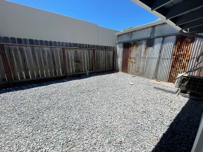 Building Photo - Beautifully maintained detached house with A/C, parking, refrigerator, washer and dryer, private ...