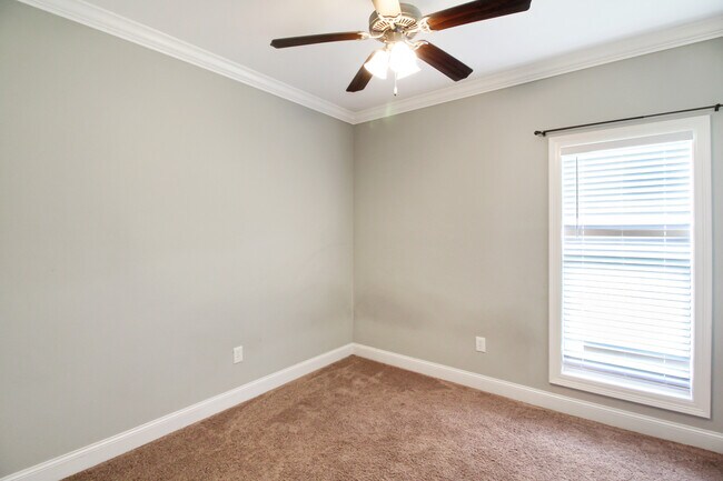 Building Photo - 203 Buttonwood Ln