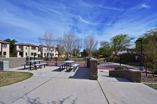 Building Photo - 4757 E Woodside Way