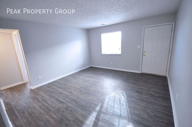 Building Photo - Available Now! 2 Bedroom apartment Located...