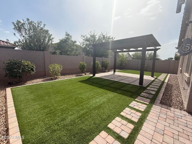 Building Photo - 3923 E Desert Broom Dr