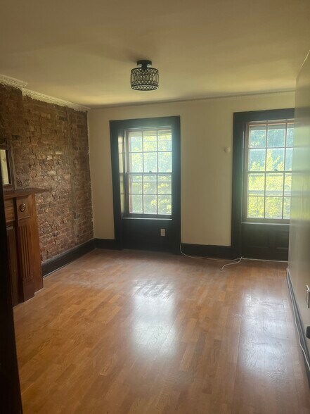 Building Photo - 582 Saint Marks Ave