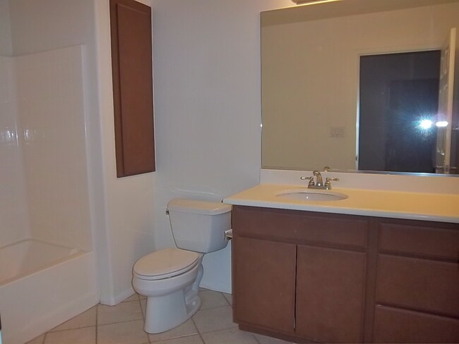 Building Photo - GORGEOUS TOP FLR CONDO BY CENTRAL PARK w/LAUNDRY+PATIO+2 CAR Parking