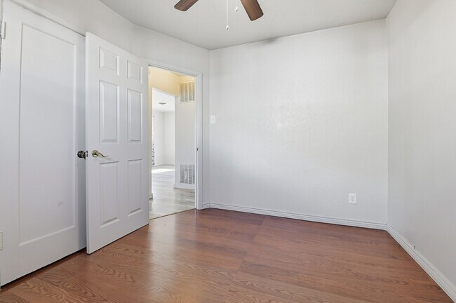 Building Photo - $1,930.95 - 3 Bedrooms, 1 Bathroom, Single Family Home in Aurora with fenced Yard!