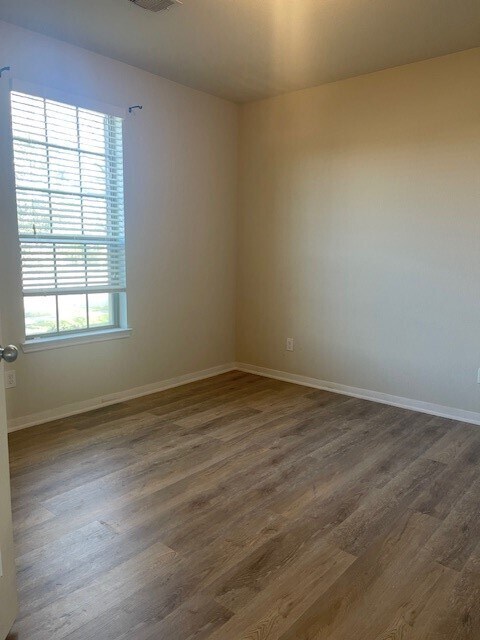 Building Photo - 8118 Running Brook Ln