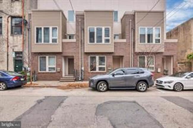 Building Photo - Beautiful Northern Liberties Townhome