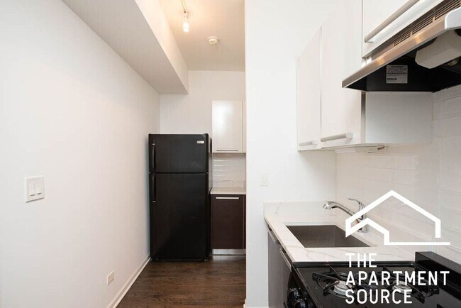 Building Photo - 5054 N Winthrop Ave