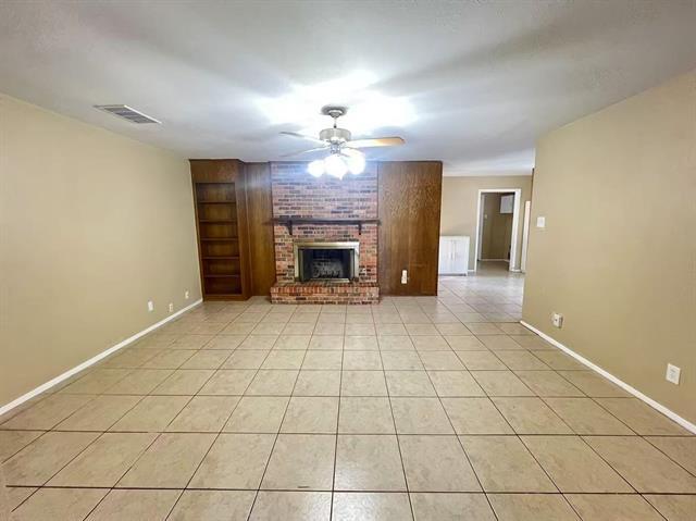 Building Photo - 1105 Spring Lake Dr