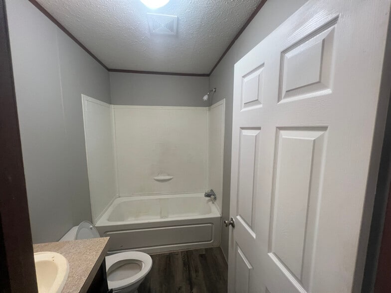 Building Photo - 30 Locust St