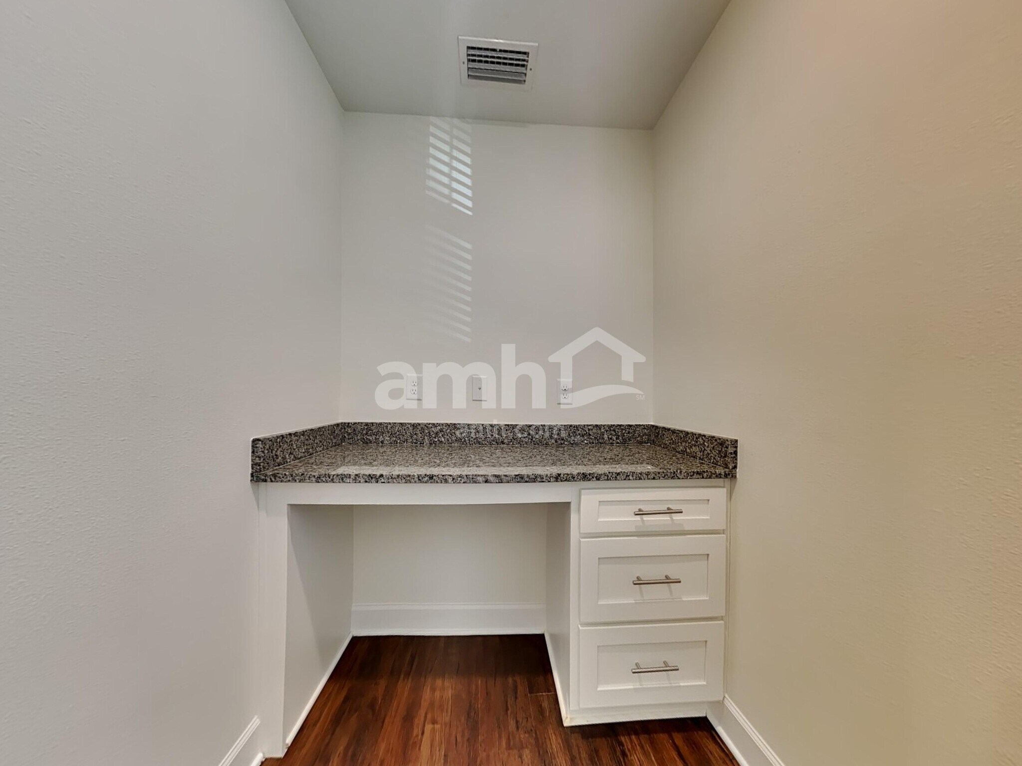 Building Photo - 974 Tan Tara Trl