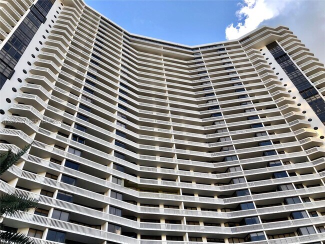 Building Photo - 1000 W Island Blvd