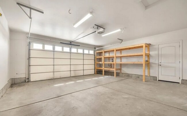 Building Photo - *$200 OFF FIRST MONTH RENT! | BEAUTIFUL 3 bed, 2 bath home in the desirable Summerfield Subdivision