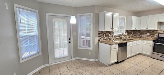 Building Photo - 610 James Ridge Dr