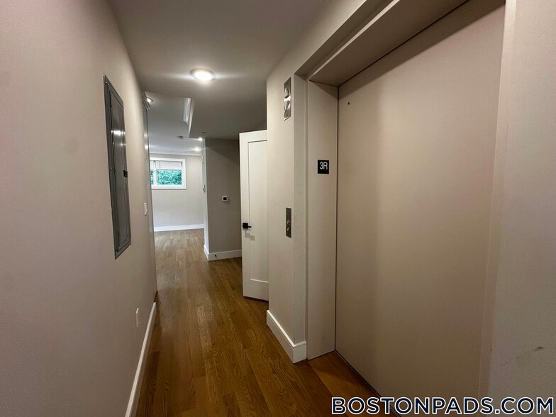 Building Photo - 104-106 Warren St.