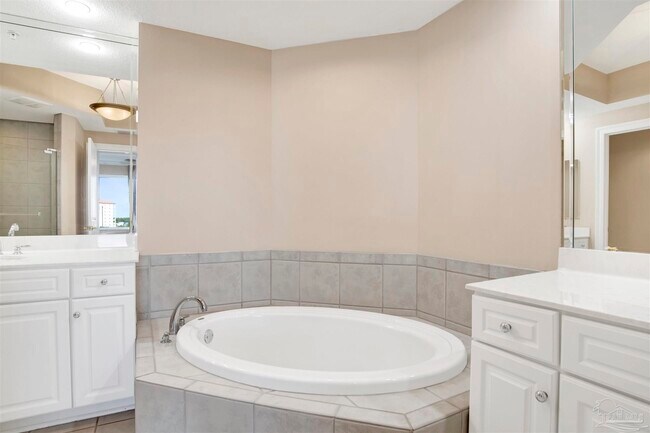 Building Photo - 608 Lost Key Dr