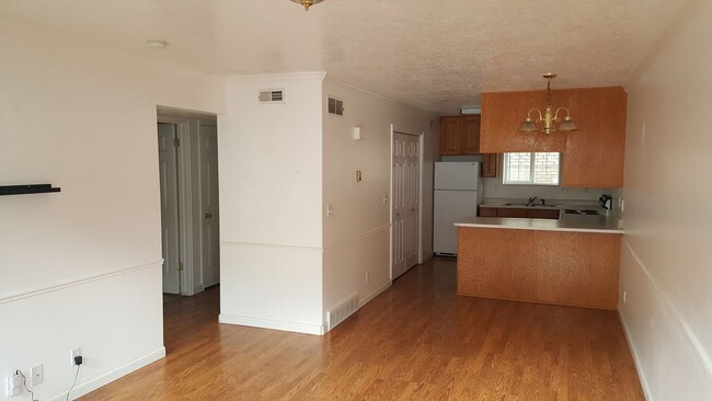 Building Photo - 2 bed/1 bath Apt. in Provo