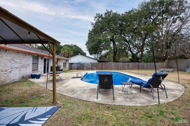 Building Photo - 5850 Princeton Dr