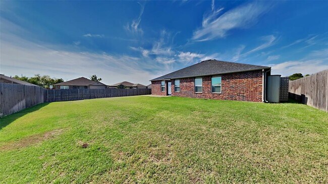 Building Photo - 332 Blue Dr