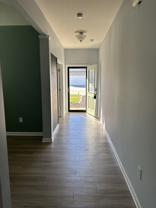 Building Photo - 145 Relict Dr