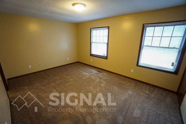 Building Photo - 725 Eastern Manor Ln