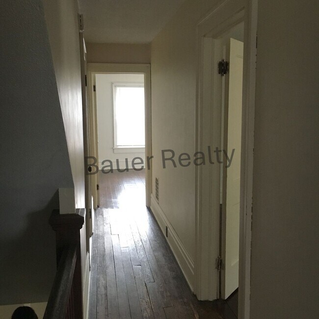 Building Photo - le604