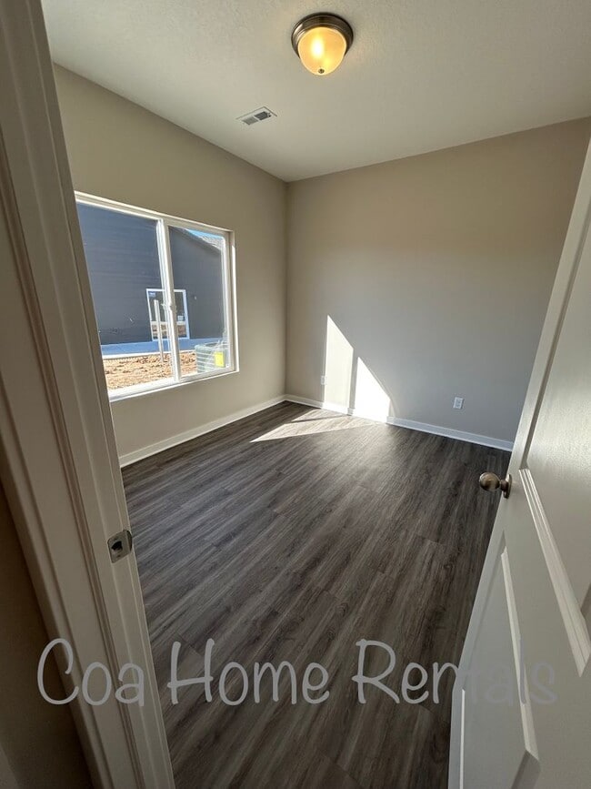 Building Photo - New Construction west side town home