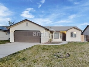 Building Photo - 4707 Oxbow Ave