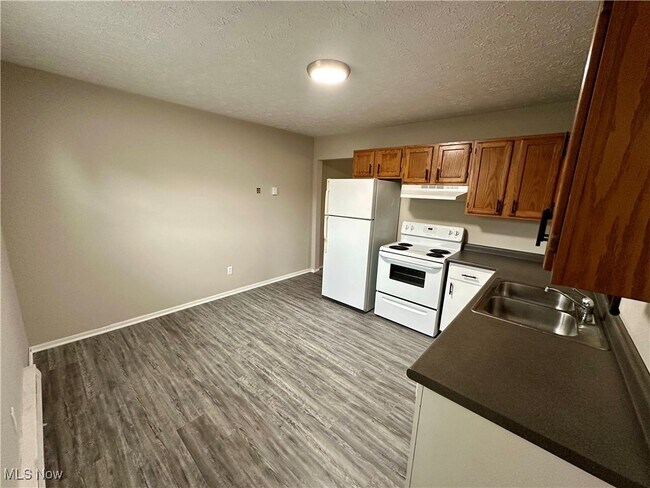 Building Photo - 221 Brunswick Dr