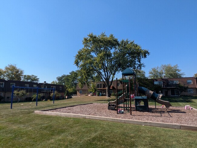 Building Photo - Newly Renovated 1-Bedroom Condo in the Hea...