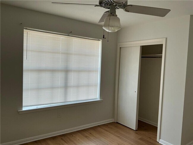 Building Photo - 5008 Academy Dr