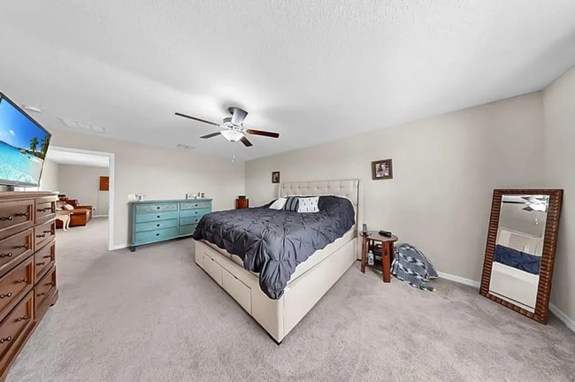 Building Photo - Beautiful 6BR with Amenities - Now Available!