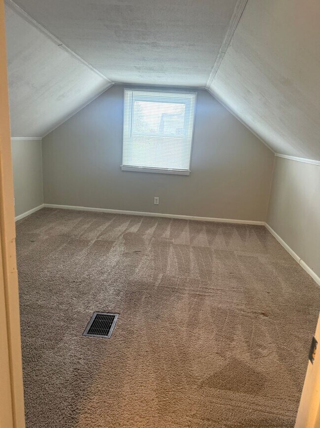Building Photo - SPECIAL OFFER ! Sign lease by Monday 5/11/26 and  get  1/2 Off First Month rent!
