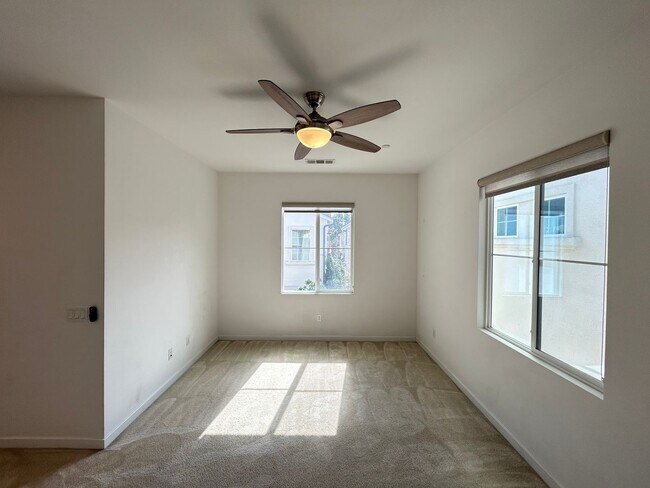 Building Photo - Stunning 4 Bedroom 3 Bath Plus Loft Home in Costa Mesa