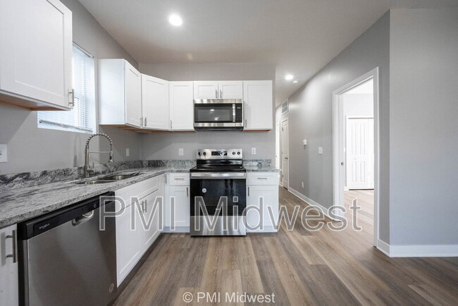 Building Photo - 1817 Montcalm St